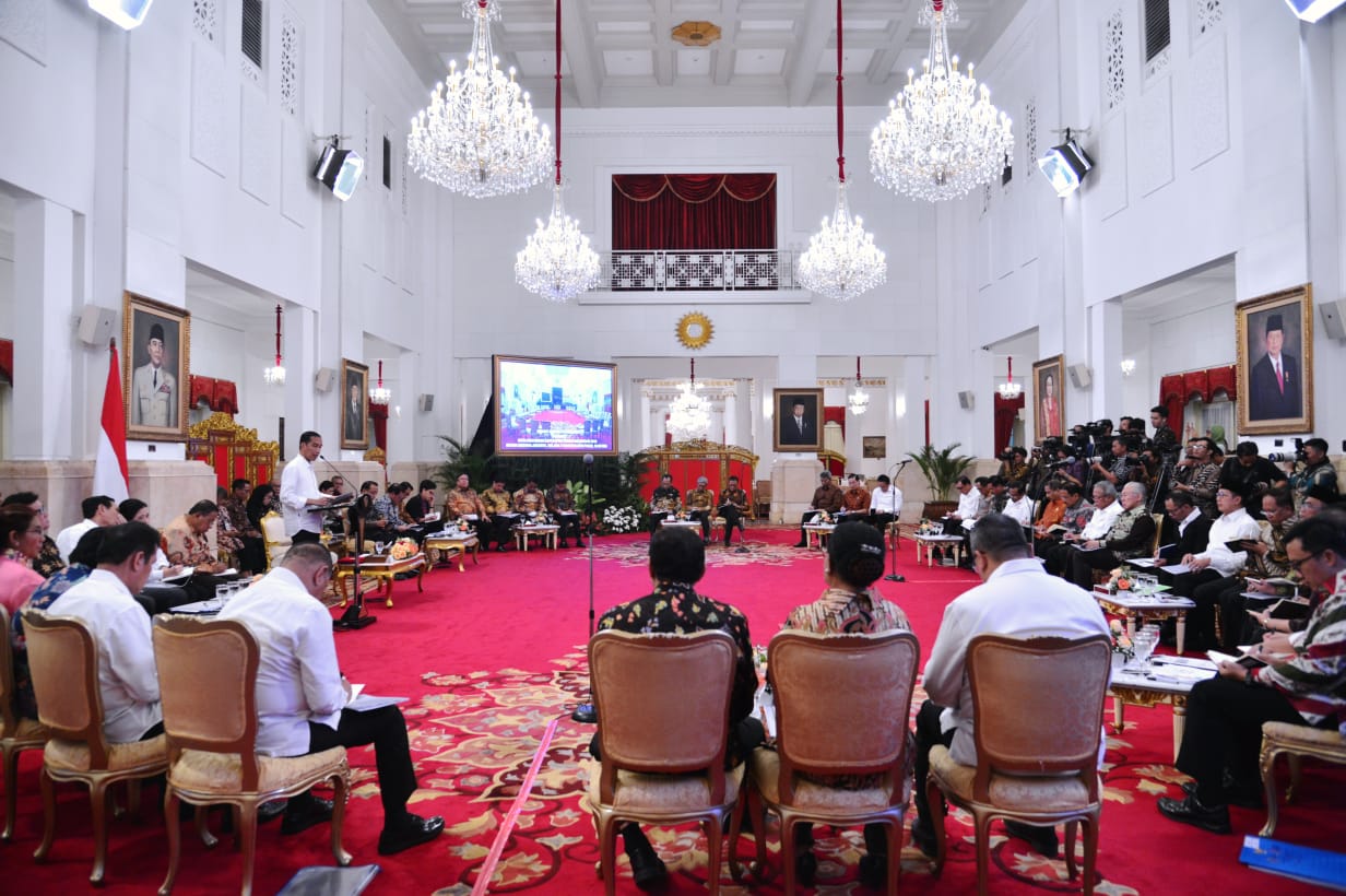 Suasana sidang Kabinet Paripurna yang dipimpin Presiden Joko Widodo di Istana Merdeka, Jakarta. 