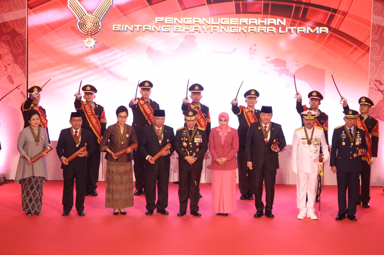  Penganugerahan Tanda Kehormatan Bintang Bhayangkara Utama di Auditorium STIK Lemdiklat Polri, Jakarta, Selasa, 7 Agustus 2018.