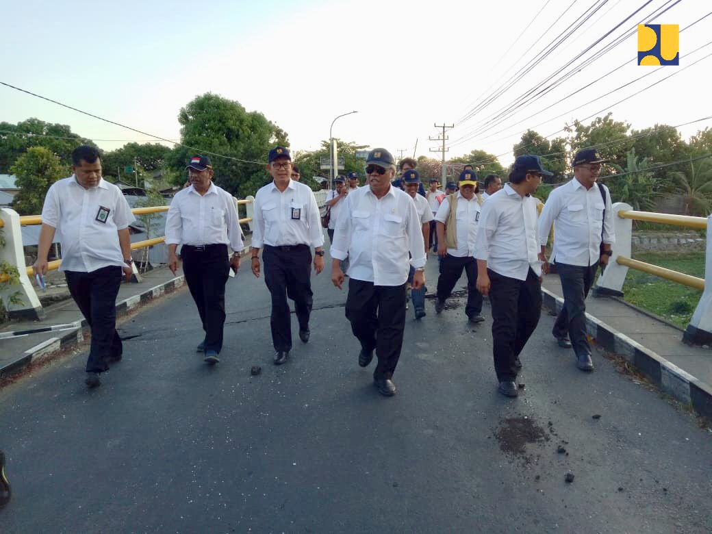 Menteri PUPR Basuki Hadimuljono  bergerak cepat untuk melakukan penanganan tanggap darurat pasca gempa bumi berkekuatan 7 Skala Richter yang mengguncang wilayah di Nusa Tenggara Barat, Senin 6 Agustus 2018. (Foto: Dok. PUPR)