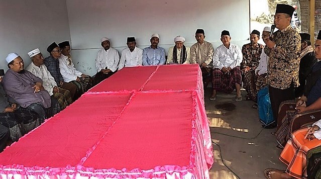 PERTEMUAN: Para kiai di Ponpes Darul Taqwa Dusun Glatik, Desa Watesnegoro, Kecamatan Ngoro, Kabupaten Mojokerto. (foto: ist)