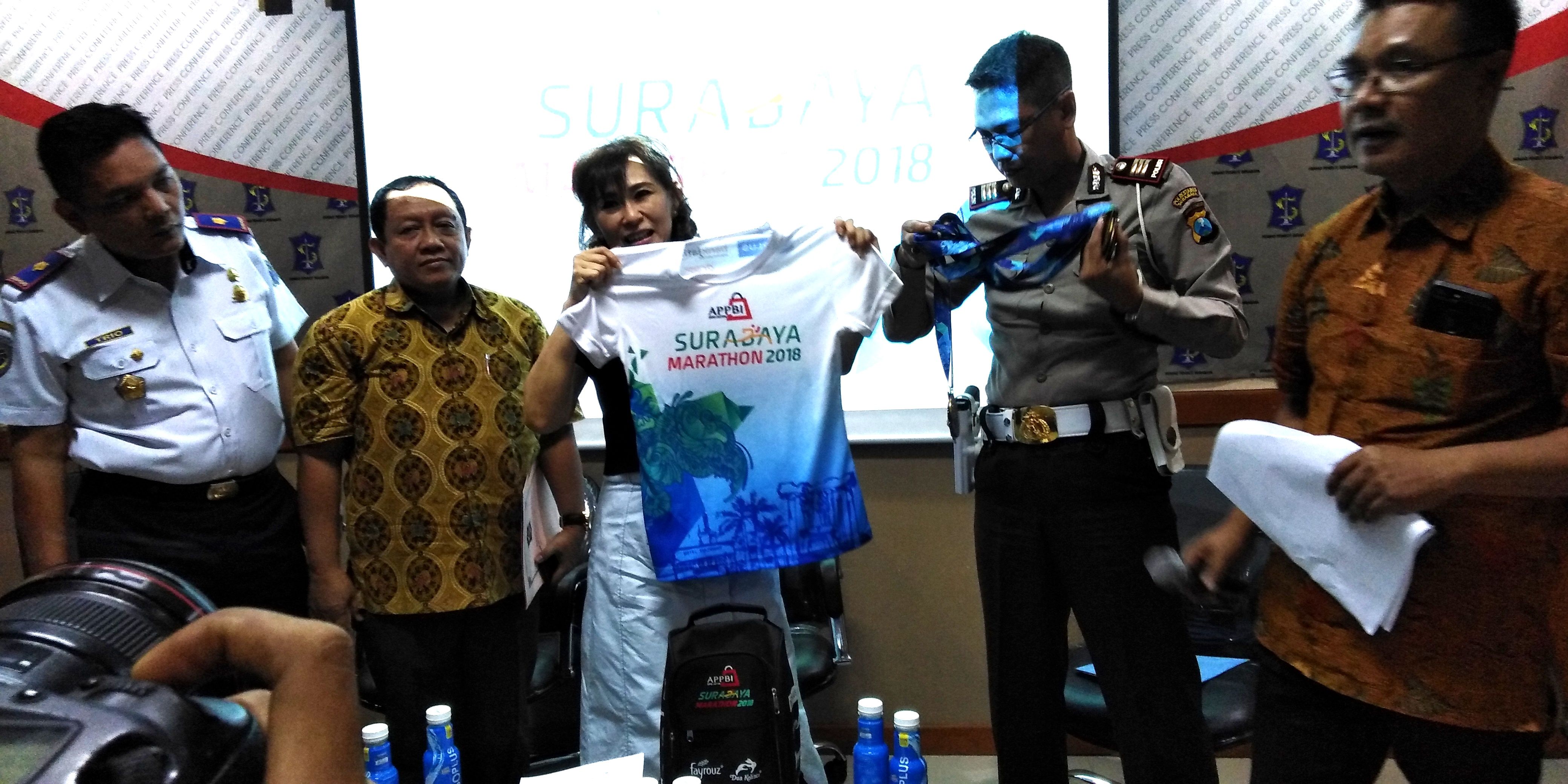 Jajaran OPD dan Penyelenggara Surabaya Marathon, saat konferensi pers di kantor Humas Pemkot Surabaya, Rabu, 8 Agustus 2018. (foto: farid/ngopibareng.id) 