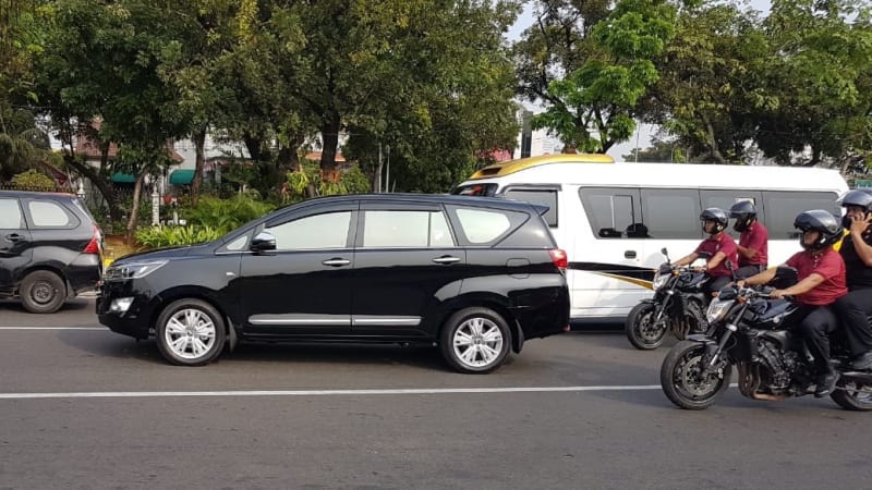 Toyota Innova hitam yang ditumpangi Jokowi. Foto : Istimewa