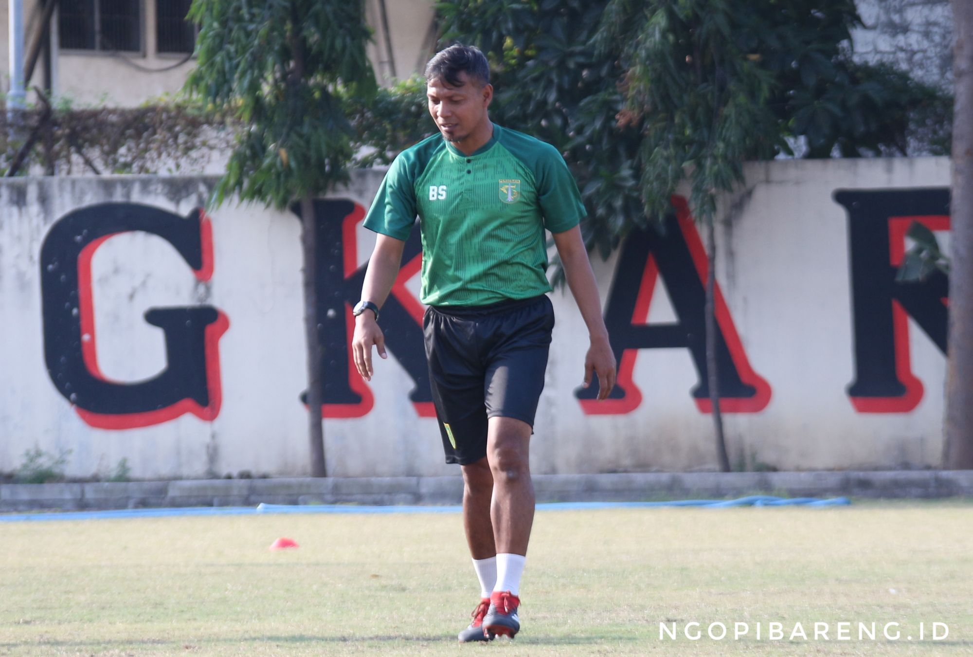 Pelatih caretaker Persebaya, Bejo Sugiantoro. (Foto: Haris/ngopibareng.id)