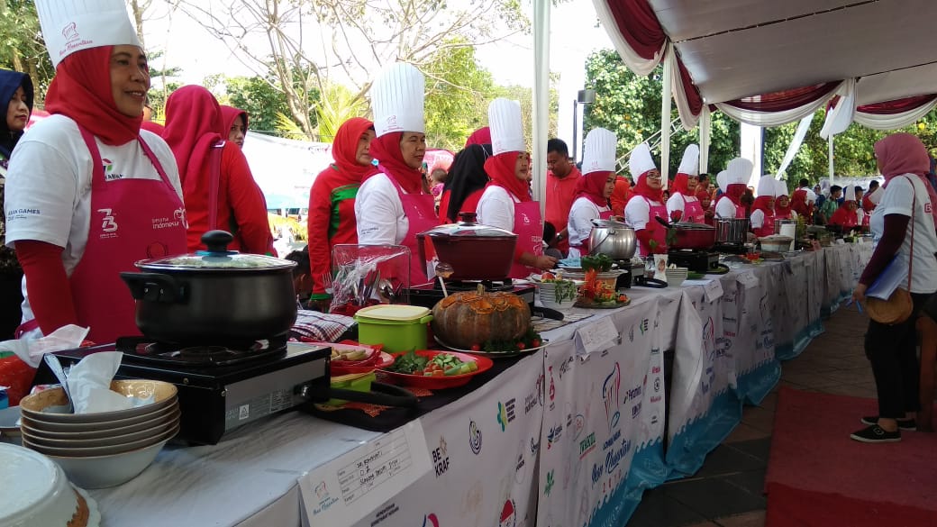 Lomba memasak, keren dan seru, Wisman pun akan mendekat dengan asik. foto:ist/hermawan