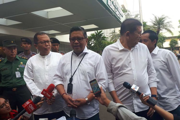 Beberapa Sekjen parpol mendampingi tes kesehatan Jokowi-Ma'ruf. Foto : kompas.com