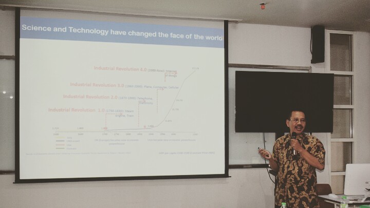 Ir Sukemi ketika menjadi pembicara dalam seminar 'Pendidikan Anak Usia Dini untuk Menghadapi Era Industri 4.0'. (Dok)