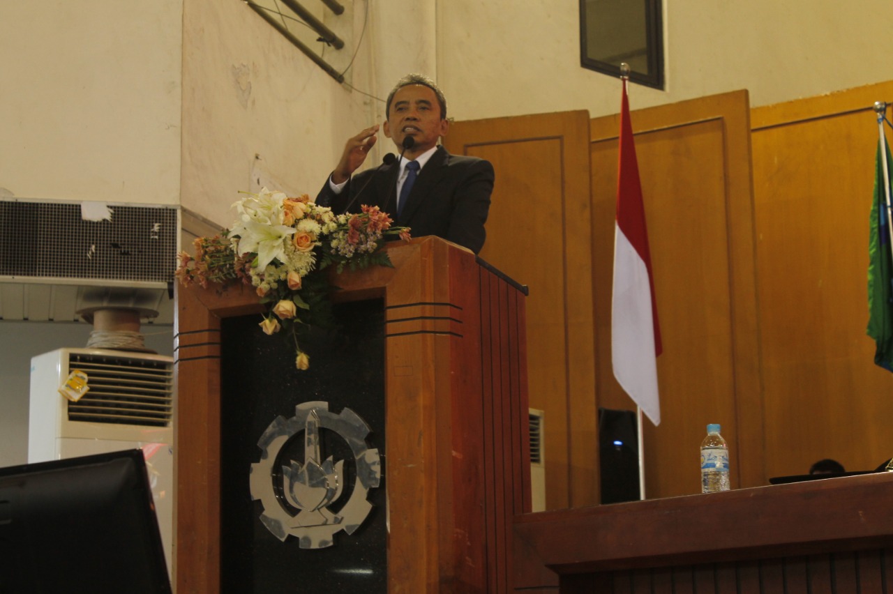 Brigadir Jenderal Polisi Ir Hamli ketika menjadi narasumber dalam kuliah umum di ITS. (Dok)