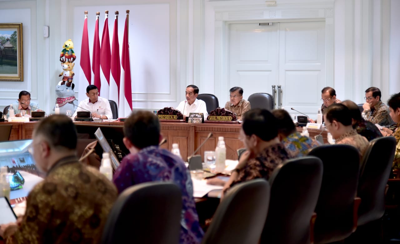 Rapat terbatas di Istana kepresidenan