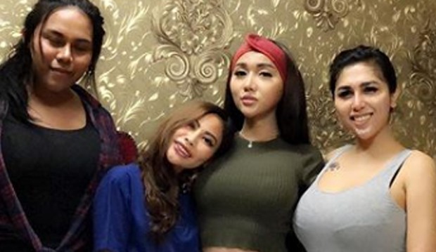Lucinta Luna bersama DJ Gebby Vesta (kanan).