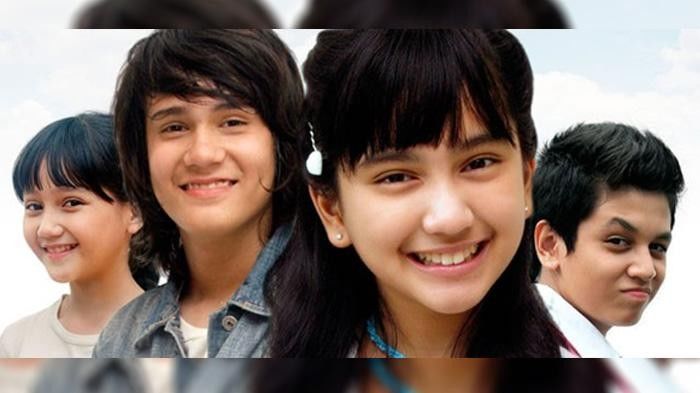 Bobby Joseph (kiri kedua) saat membintangi sinetron Candy tahun 2007 silam.