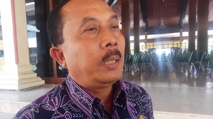 WAWANCARA - Kepala Dispermades Kabupaten Tegal, Prasetyawan memberikan keterangan pers kepada sejumlah awak media.