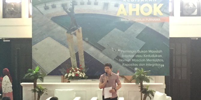 Nicholas Sean Purnama mewakili sang ayah saat peluncuran buku Kebijakan Ahok di Gedung Filateli, Jakarta Pusat, hari ini, Kamis 16 Agustus 2018.