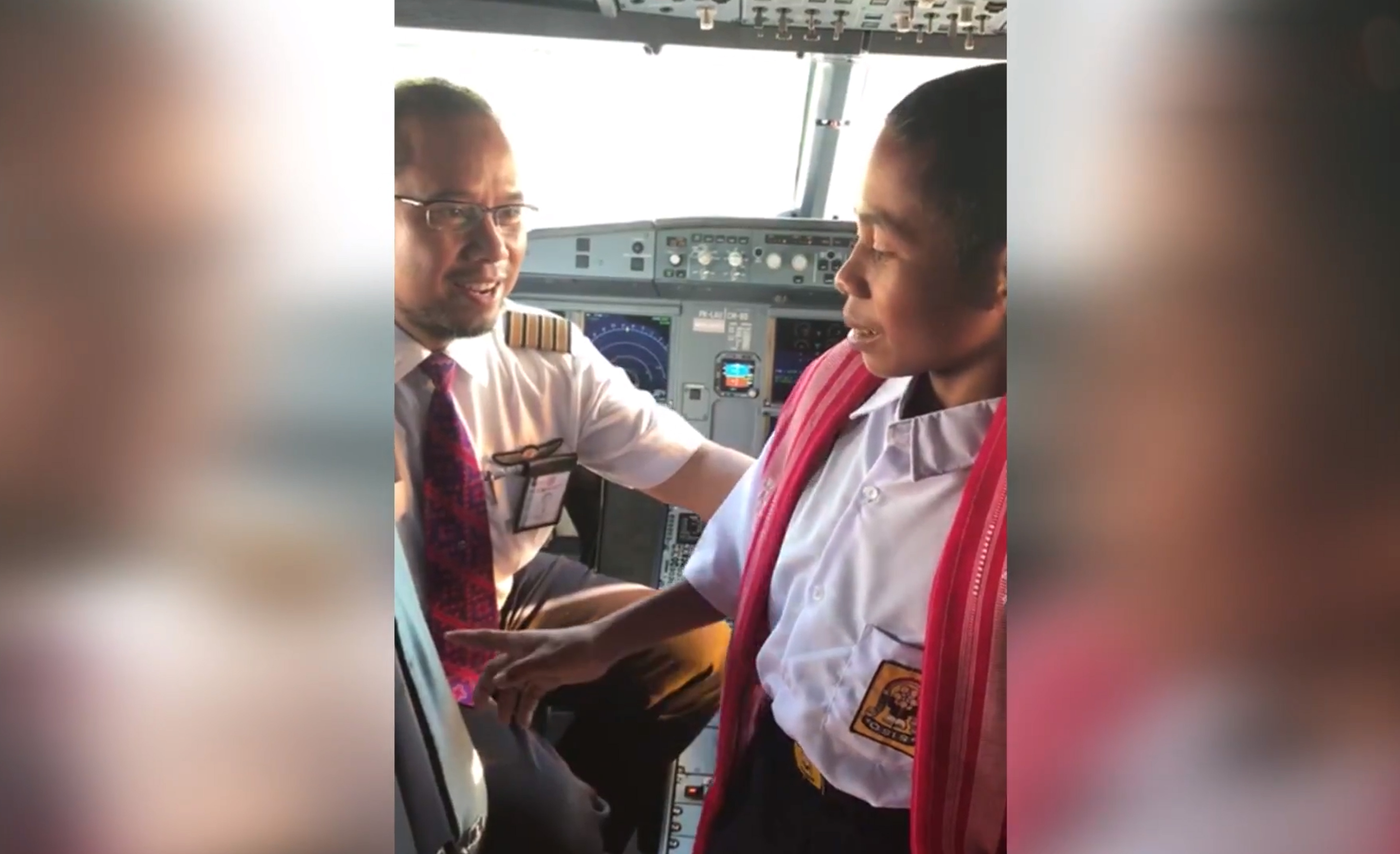 Johni saat berada di kokpit pesawat Batik Air.