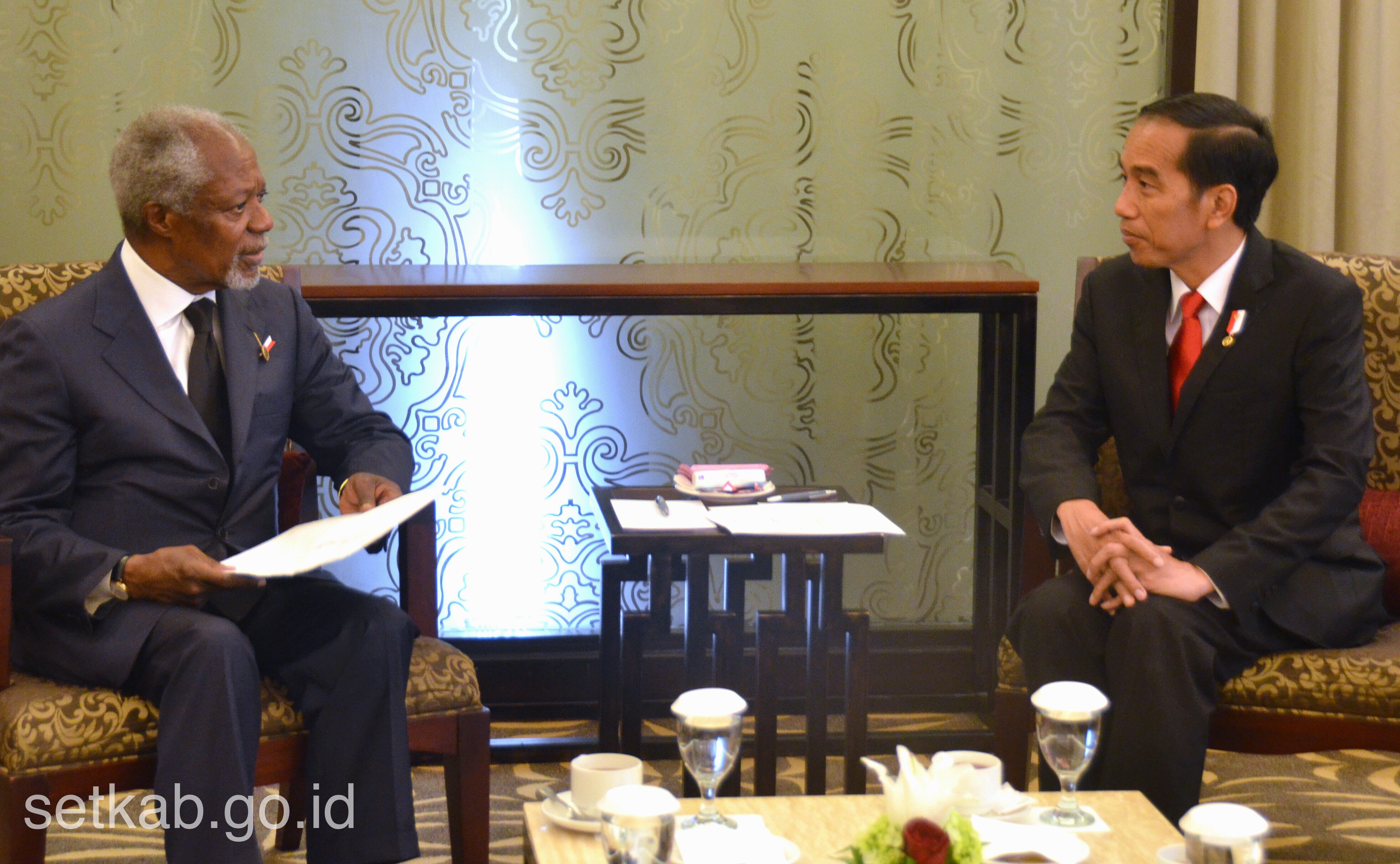 Pertemuan Presiden Joko Widodo dan Kofi Annan saat digelar Bali Democracy Forum (BDF) IX, yang digelar di Bali International Convention Center (BICC), 8 Desember 2016.