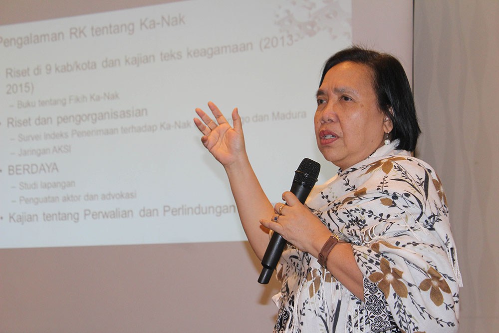 WARNING: Lies Marcoes Natsir menulis “Merebut Tafsir: Herankah  ada ISIS di PAUD?”. (foto: dok ngopibareng.id)