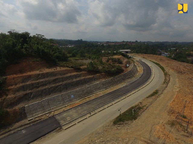 Kementerian Pekerjaan Umum dan Perumahan Rakyat (PUPR) telah menyelesaikan pembangunan tahap satu 7 Pos Lintas Batas Negara (PLBN) Entikong. (foto: Dok. PUPR) 