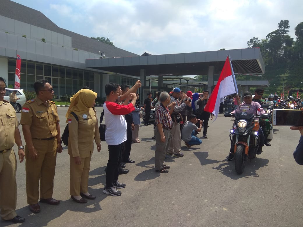 Mereka, komunitas Malaysia itu disambut. foto:kemenpar