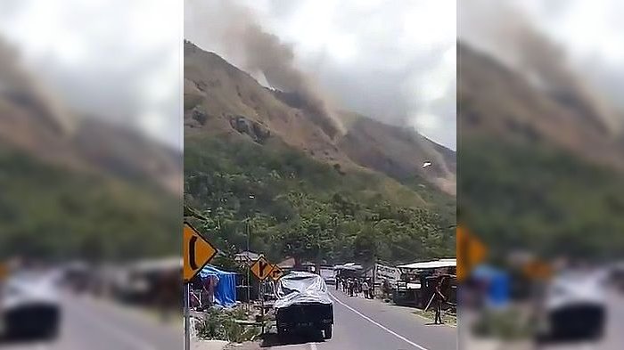 Batu-batuan di kaki Gunung Rinjani longsor akibat gempa Lombok. Foto: Twitter Sutopo Purwo Nugroho @Sutopo_PN.