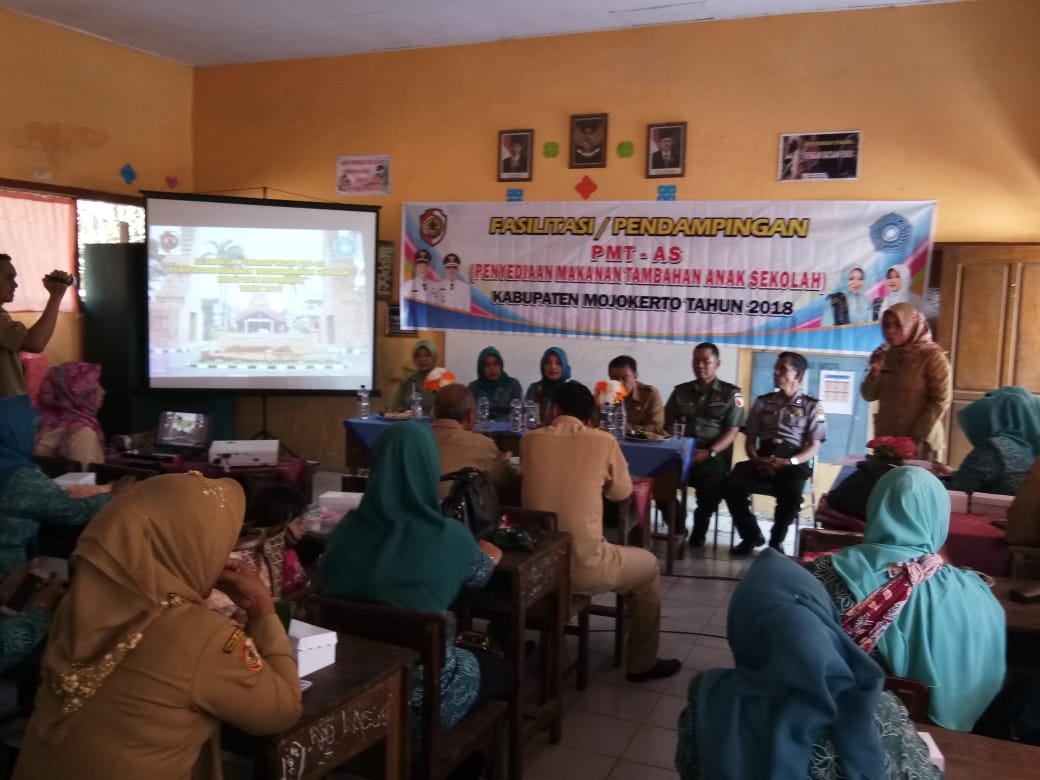 Suasana Edukasi Pemberian Makanan Tambahan Anak Sekolah (PMT-AS)