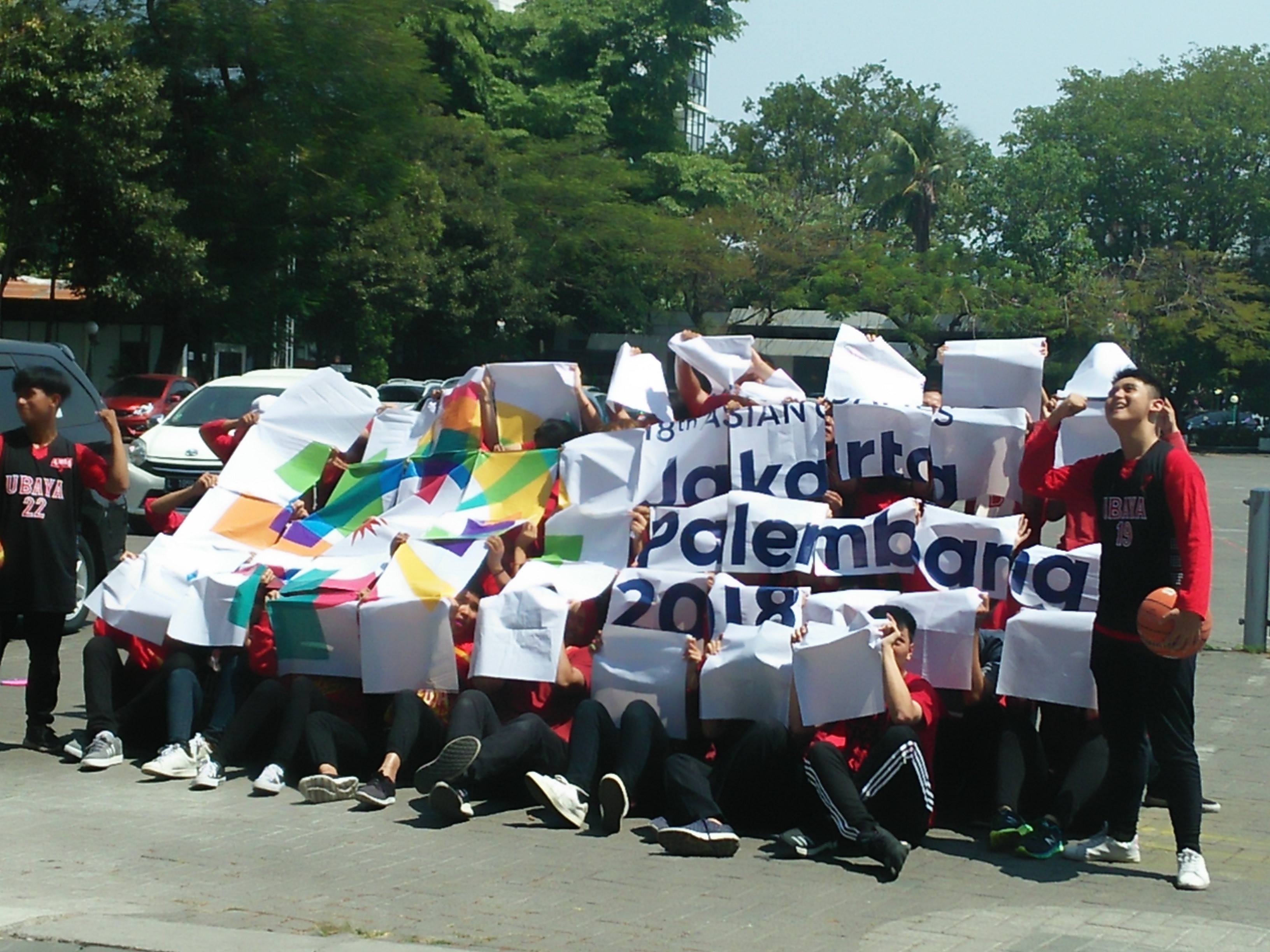 Bentuk formasi tulisan Asian Games 2018 yang dibuat mahasiswa Ubaya. (Amanah/ngopibareng.id)