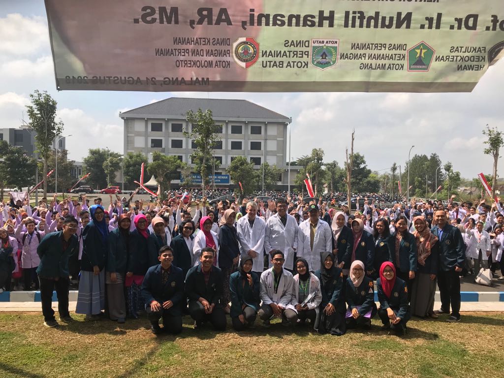 Pembekalan dan pelatihan mahasiswa dan dosen UB sebagai petugas pemeriksa kesehatan hewan dan daging kurban. (Foto: Istimewa)