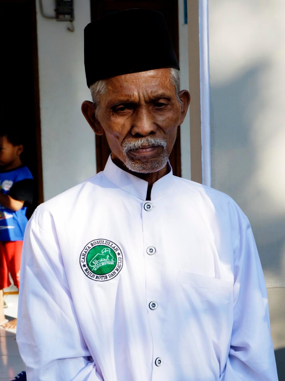Kiai Mariye sesepuh jamaah Aboge, tidak terlalu mempermasalahkan perbedaan dengan perhitungan pemerintah. (Foto: Isa/ngopibareng.id)