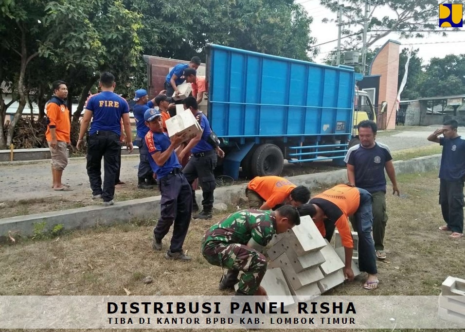 Kementerian Pekerjaan Umum dan Perumahan Rakyat (PUPR) terus meningkatkan jumlah bantuan dalam memasok ketersediaan prasarana, sarana air bersih dan sanitasi sebagai prioritas utama kebutuhan para pengungsi korban gempa bumi di Pulau Lombok. (foto: Dok. PUPR) 