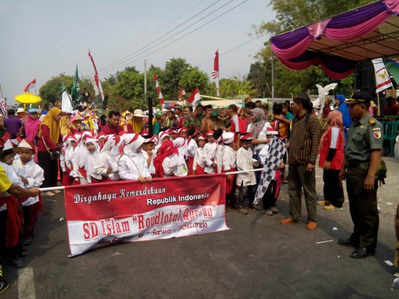 Suasana Pemberangkatan Karnaval Di WIlayah Kutorejo