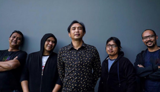 Padi Reborn (kiri ke kanan): Ari (gitaris), Fadli (vokalis), Piyu (gitaris), Rindra (bass), dan Yoyo (drummer).