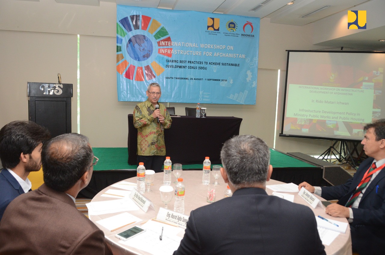 Kementerian Pekerjaan Umum dan Perumahan Rakyat (PUPR) dan Kementerian Luar Negeri menyelenggarakan kegiatan International Workshop on Infrastructure Development for Afghanistan : Sharing The Best Practices To Achieve Sustainable Development Goals (SDGs) yang berlangsung di Jakarta,  27-31 Agustus 2018. (Foto: Dok. PUPR)