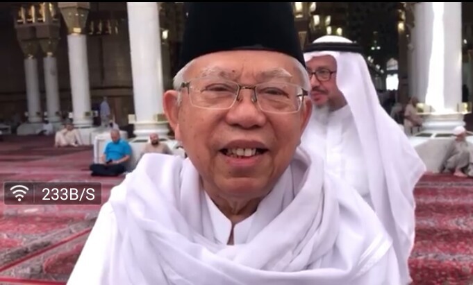 DOA: KH Ma'ruf Amin di Masjid Nabawi, Madinah. (foto: nu for ngopibareng.id)