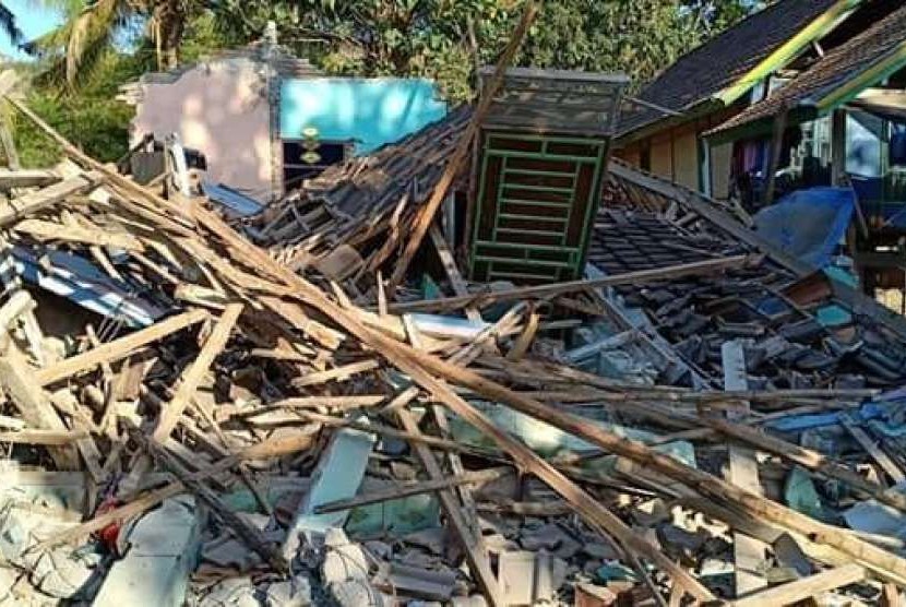 Kondisi kerusakan rumah akibat gempa berkekuatan 6,9 SR di Kabupaten Sumbawa Barat (KSB). (Foto: Dok BPBD KSB)