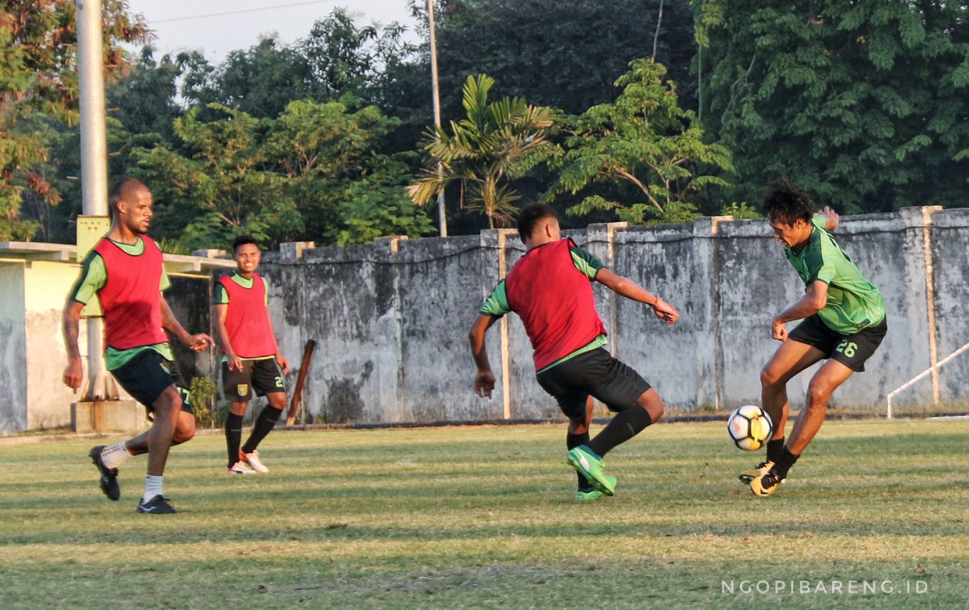 Skuad Persebaya Surabaya saat latihan di lapangan Jenggolo, Sidoarjo. (foto: Haris/ngopibareng)