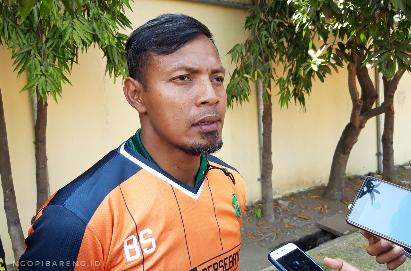 Asisten pelatih Persebaya, Bejo Sugiantoro usai pimpin latihan di Lapanga Polda Jatim, Kamis 30 Agustus 2018. (Foto: Haris/ngopibareng.id)