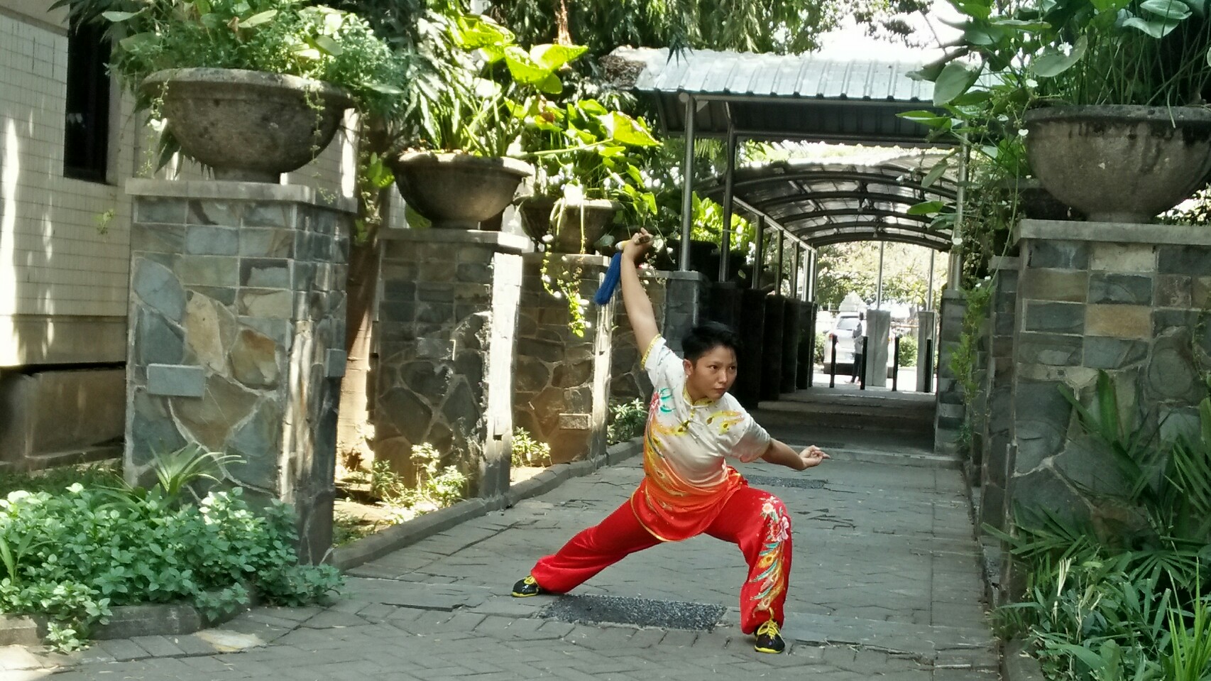 Natalie Chriselda Tanasa ketika menunjukkan kemampuan Wushu-nya. Foto: Amanah/ngopibareng.id