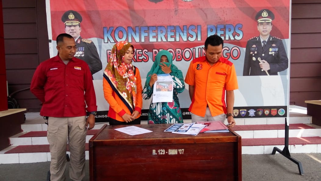 Polres Probolinggo gelar perkara kasus ujaran kebencian dengan menghadirkan tersangka seorang guru di sebuah madrasah, Kamis, 30 Agustus 2018. (Foto: Ikhsan Mahmud/ngopibareng.id)