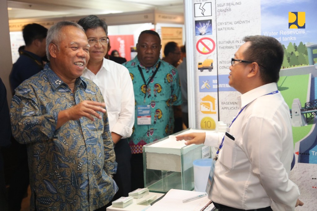 Menteri PUPR Basuki Hadimuljono pada pembukaan seminar Himpunan Ahli Konstruksi Indonesia (HAKI). (Foto: Dok. PUPR)