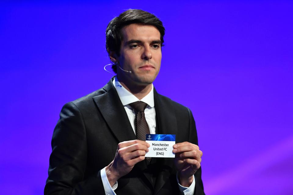 Legenda Brasil, Kaka saat mengambil undian Liga Champions. foto: reuters