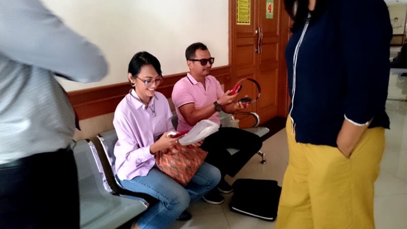 Nina dan Erik masih menjaga hubungan baik meski telah bercerai.
