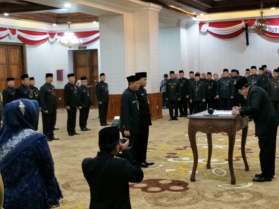 Pelantikan pejabat di Grahadi (31/8). Foto : ngopibareng