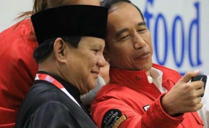 Jokowi dan Prabowo saat nobar final pencak silat di Asian Games 2018.