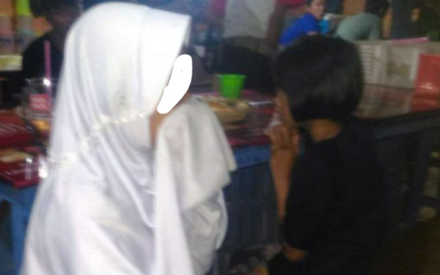 Dua gadis cilik kabur dari panti asuhan dan ditemukan di Jakabaring dalam kondisi lemas karena kelaparan. Mereka kabur karena sering dianiaya pemilik panti. 