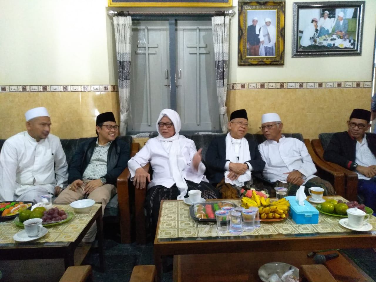 DUKUNGAN: KH. Zamzani Mahrus, A. Muhaimin Iskandar ( Ketum PKB), KH. Anwar Mansur (Pengusuh Ponpes Lirboyo Kediri sekaligus Rais Syuriyah PWNU Jawa Timur), Rais ‘Aam PBNU Prof. Dr. KH. Ma’ruf Amin, KH Anwar Iskandar (Pengasuh Ponpes AL-Amin Ngasinan Kediri) dan Robikin Emhas (Ketua Pengurus Harian Tanfidziyah PBNU. (foto: ngopibareng.id)