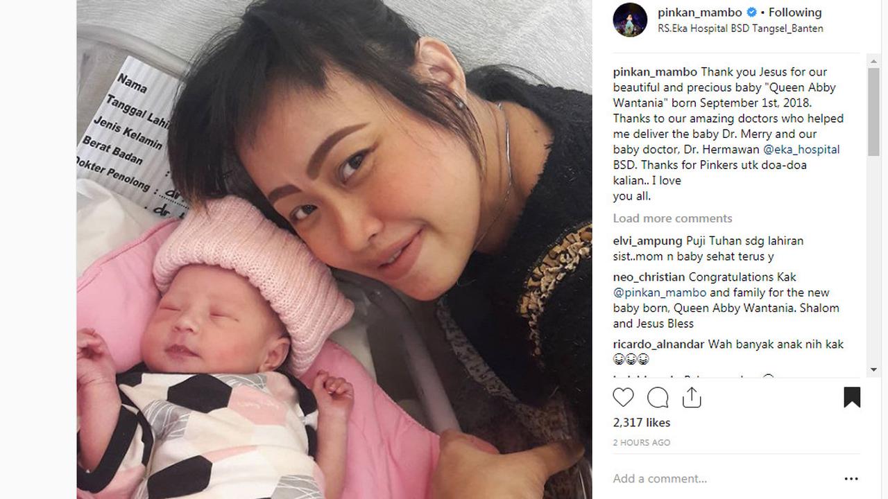 Pinkan Mambo bersama bayi perempuan yang baru dilahirkannya pada 1 September 2018 lalu.