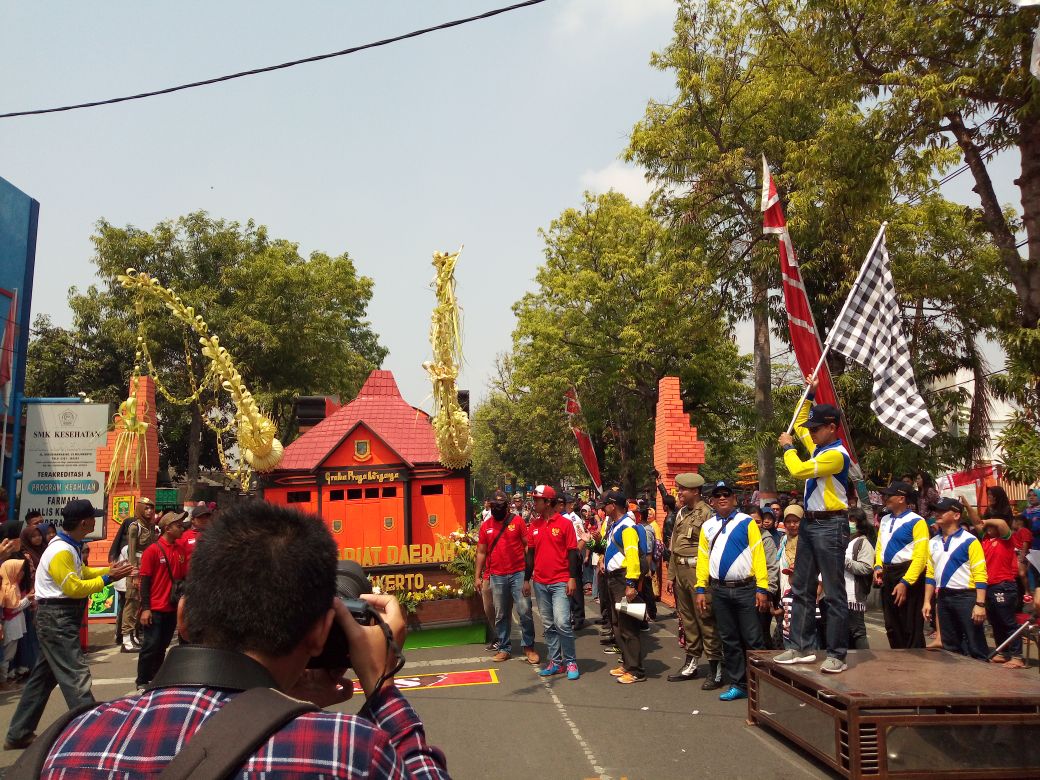 Dandim 0815 Bersama Forkopimda Kota Mojokerto Berangkatkan Pawai Pembangunan 