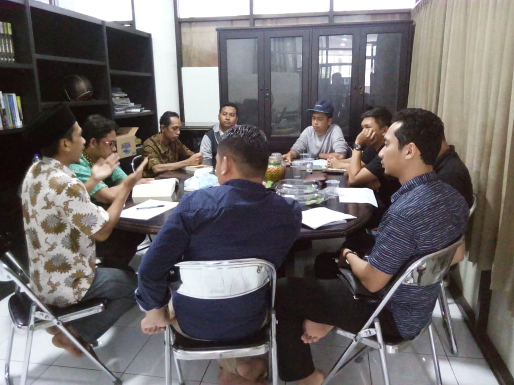 MINAT: aktivis Lestari Hikmah, sebuah organisasi kemasyarakatan (ormas) di Malaysia, mengunjungi Pusat Studi Islam dan Filsafat (PSIF) Universitas Muhammadiyah Malang (UMM).  (foto: hms UMM for ngopibareng.id)