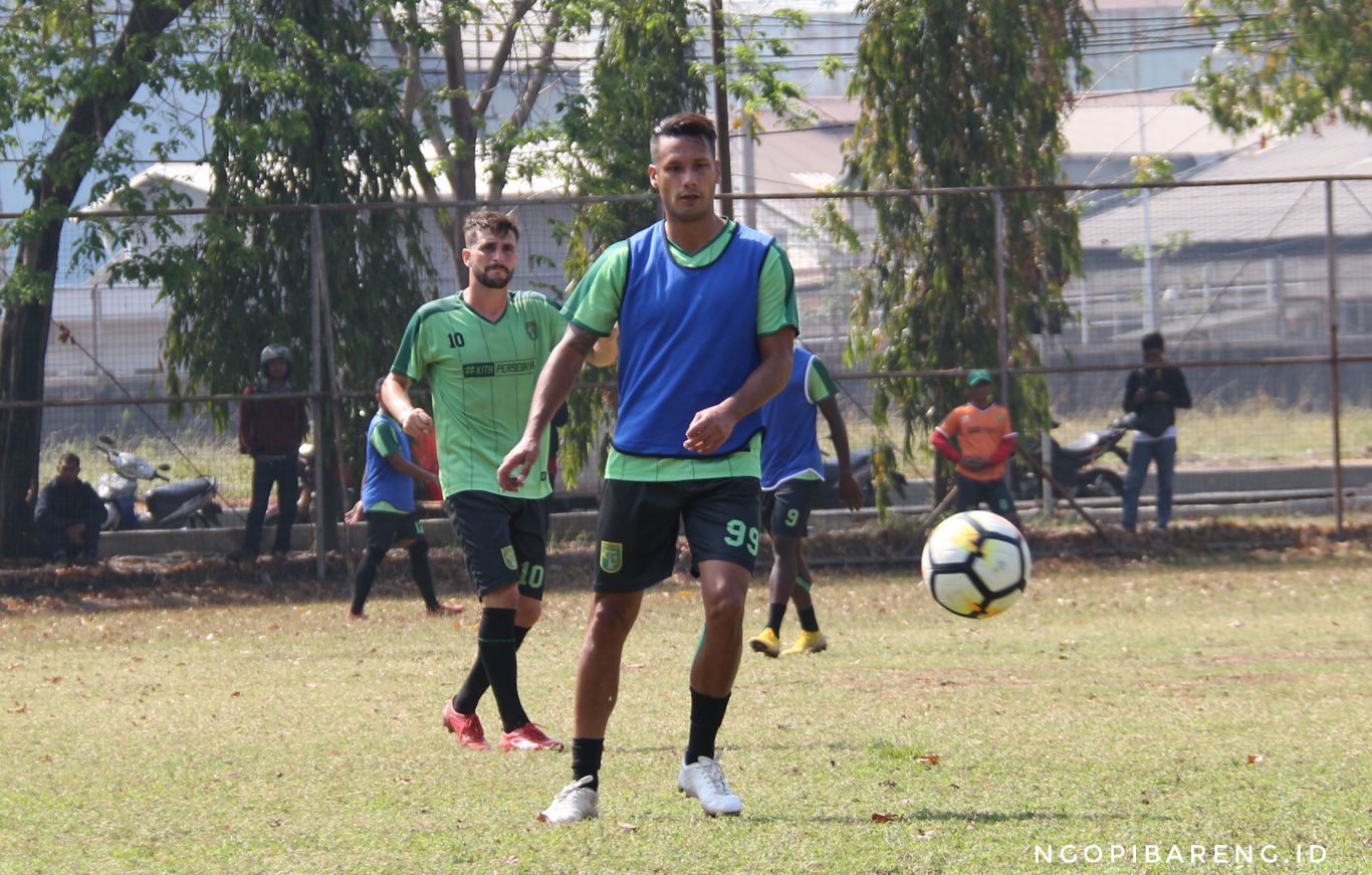 Gelandang Persebaya, Raphael Maitimo. (Foto: Haris/ngopibareng.id)