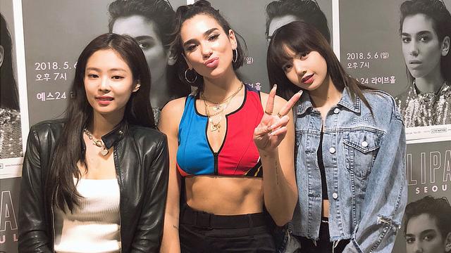 Dua Lipa bersama dua member Blackpink. 