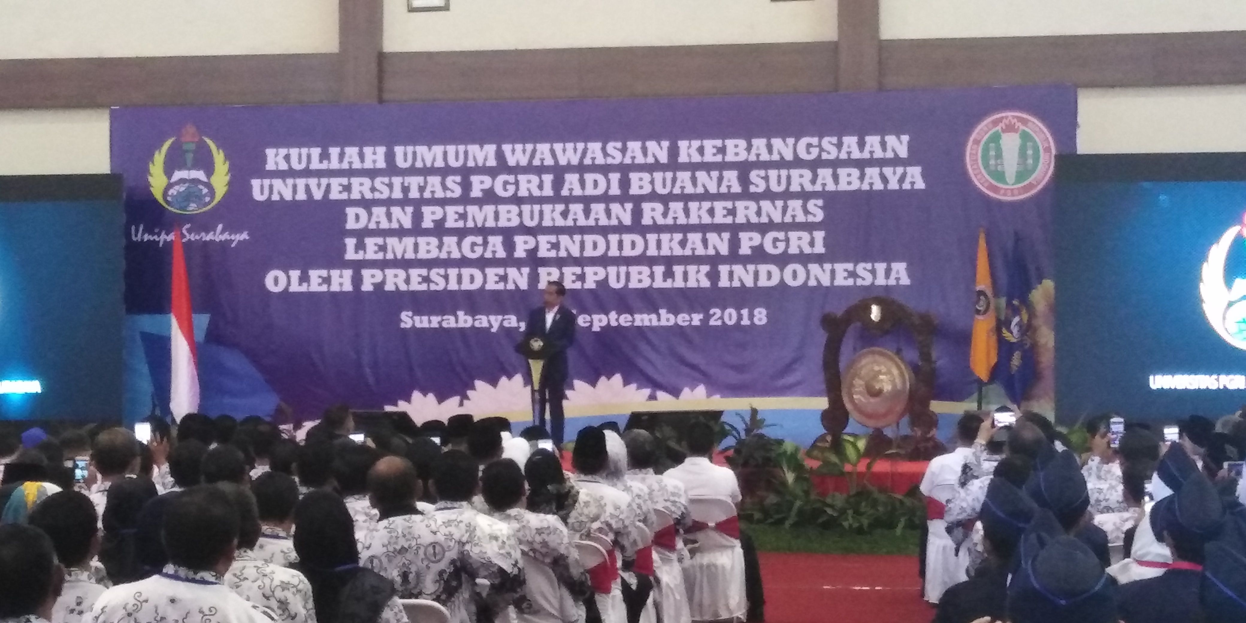 Presiden Jokowi saat membeei kuliah umum di Unipa Surabaya, Kamis, 6 September 2018. (foto: farid/ngopibareng.id) 