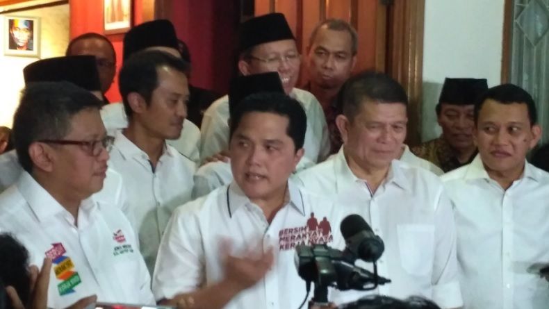 Erick Thohir memberikan keterangan pers usai ditunjuk Jokowi menjadi Ketua TKN, Jumat, 7 September 2018, di Posko Cemara, Menteng, Jakarta.